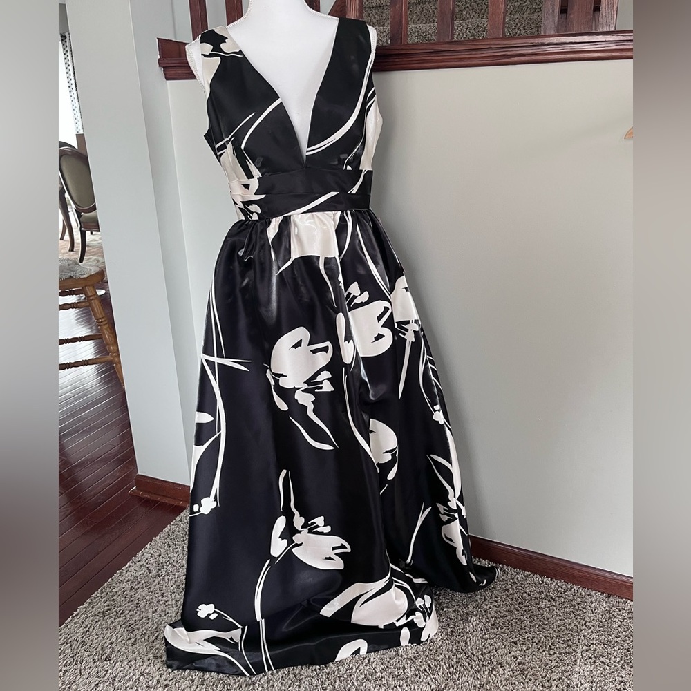 Donna Karan New York Black White Floral Satin V-Neck Gown Dress Size 6
